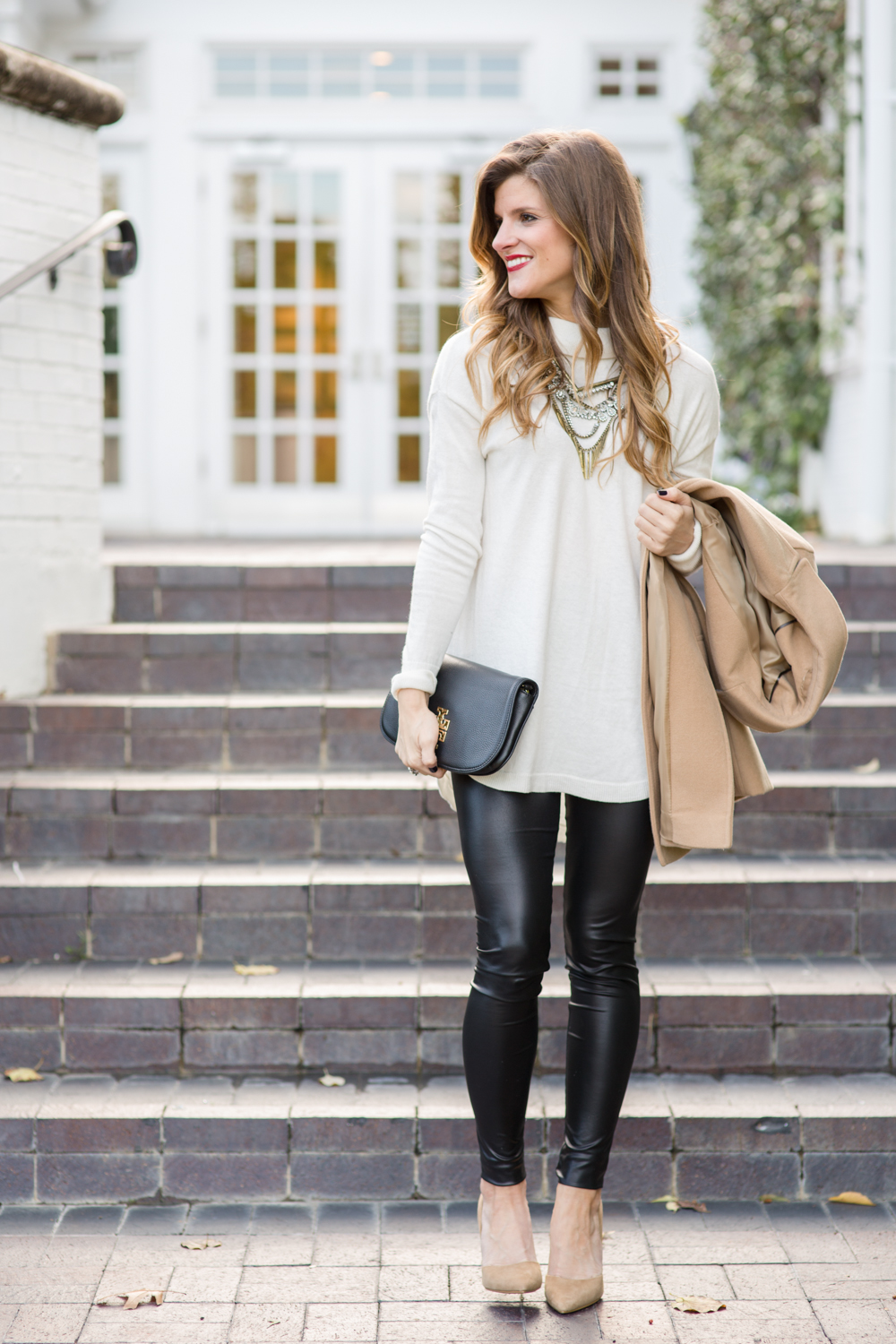 Leggings Outfits: Inspiration for Fall and Winter - Wishes & Reality   Outfits with leggings, Leather leggings outfit night, Faux leather leggings  outfit