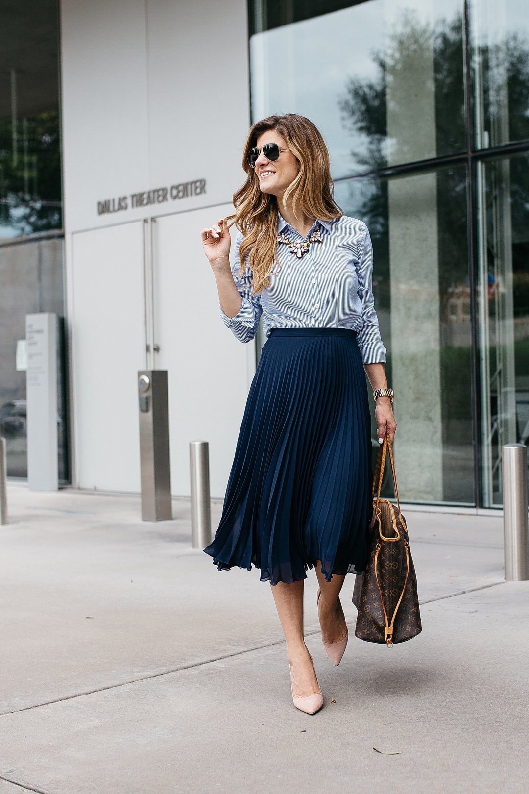 How To Incorporate Trends At Work - Dressing Stylish Yet Professional