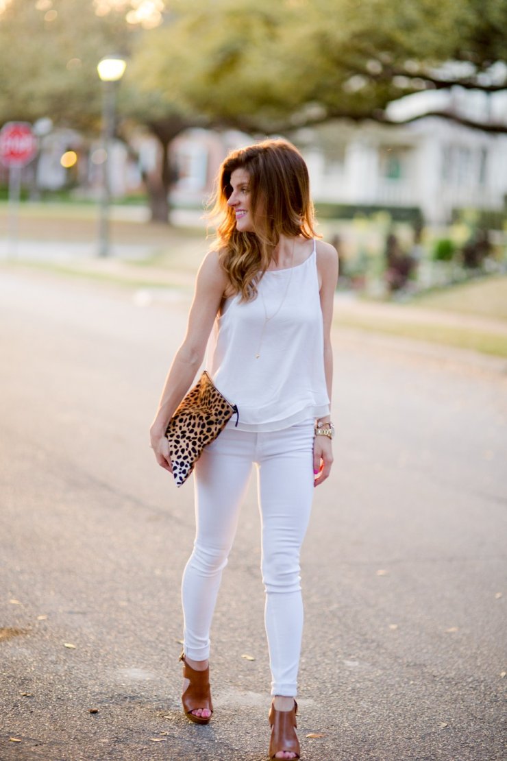 What to Wear With White Jeans 