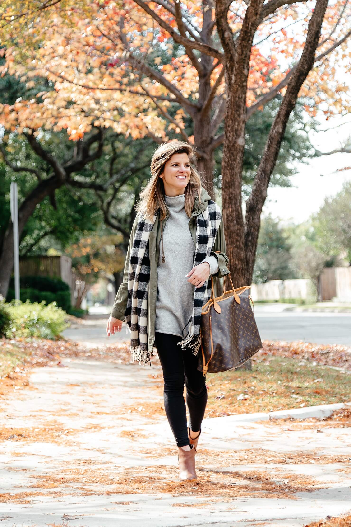 The Sweater Tunic Y'all Need in Your Life • BrightonTheDay  How to wear  leggings, Black leggings outfit, Outfits with leggings