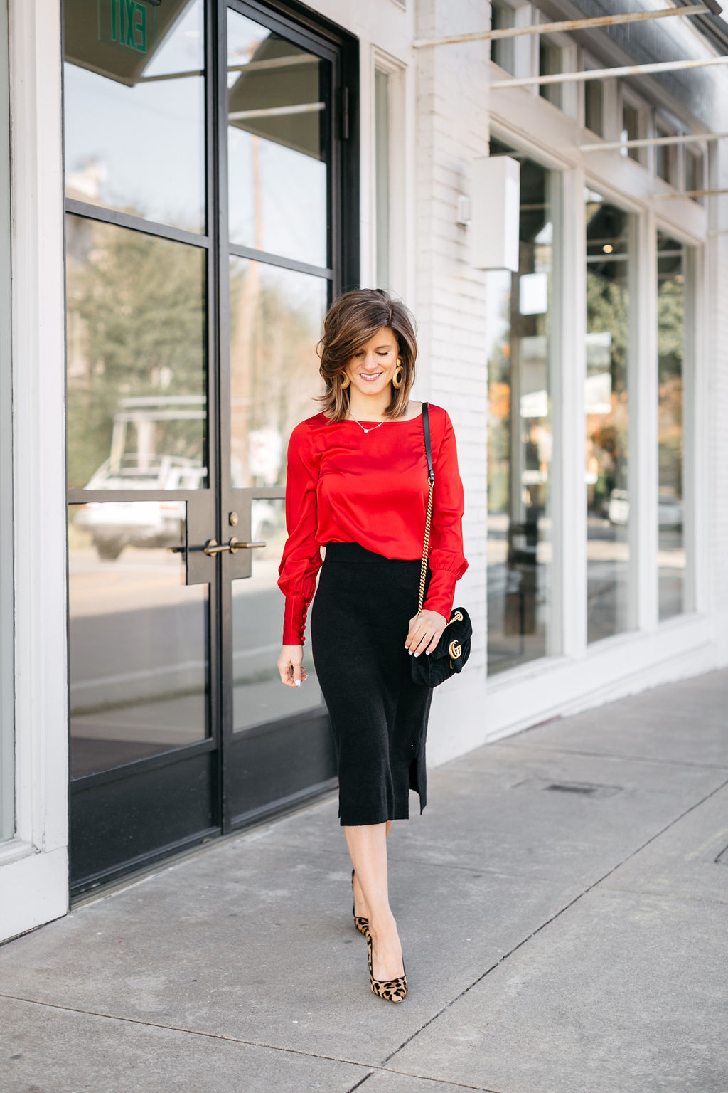 red top black jeans outfit