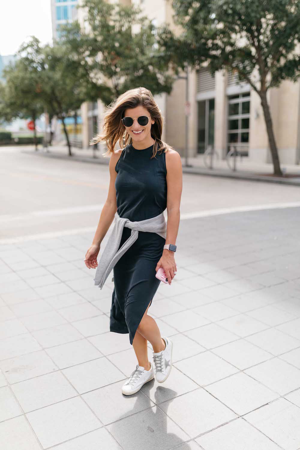 How to Wear a Midi Dress with Sneakers - the ultimate comfortable