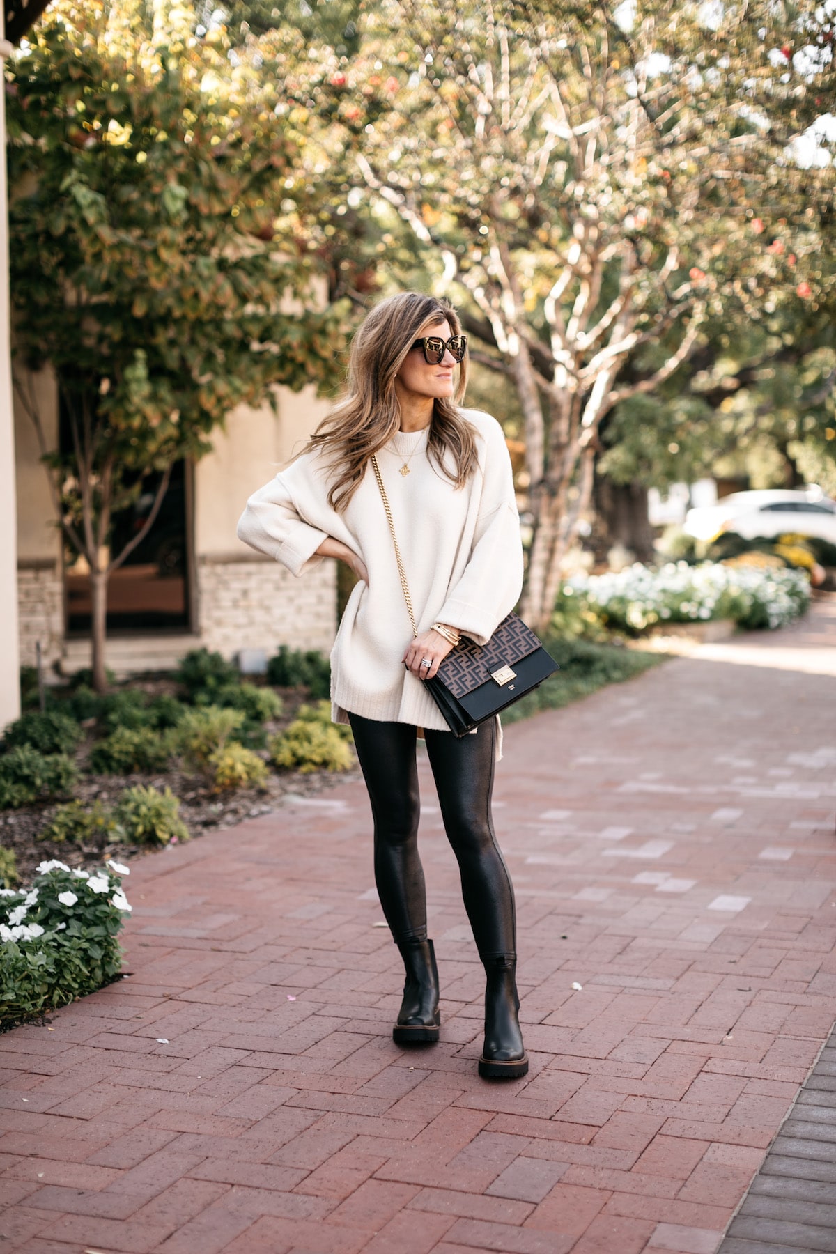 A COMFY AND CHIC LOOK WITH FAUX LEATHER LEGGINGS, CHIC TALK