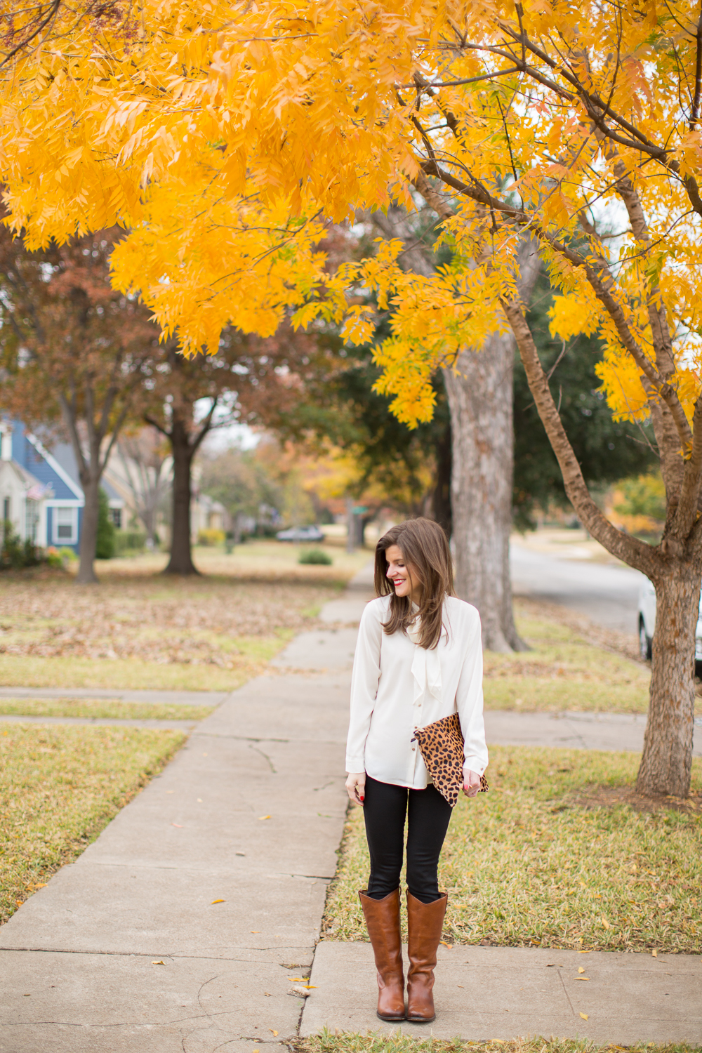 black jeans with brown boots, black jeans and frye brown leather riding boots, how to wear brown riding boots, leopard clutch