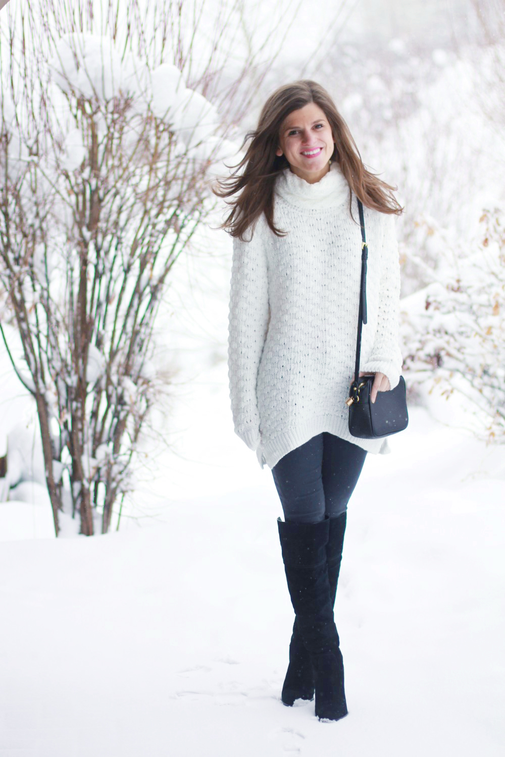 Outfits with white turtleneck best sale