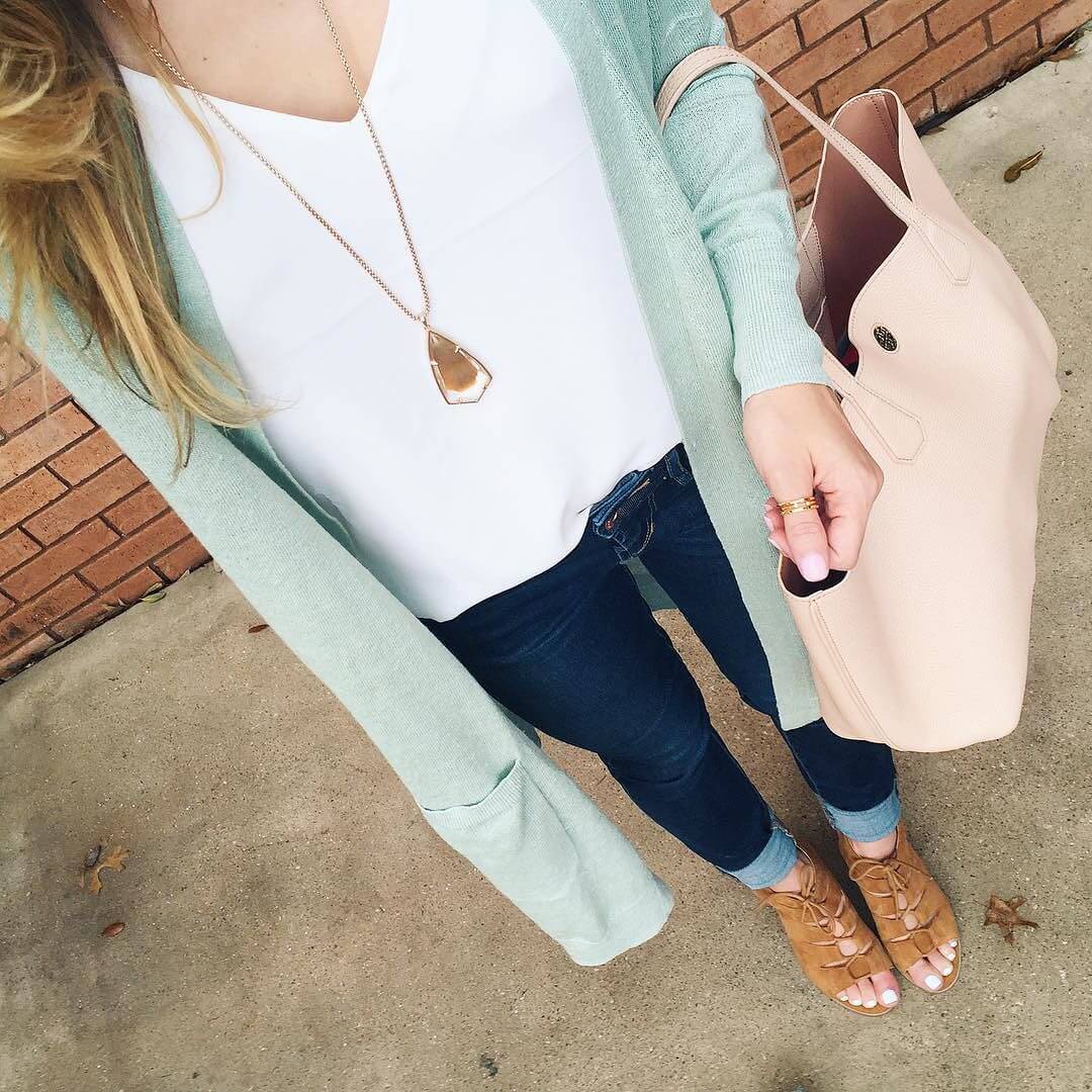 green long cardigan + skinny jeans + kendra scott pendant necklace 