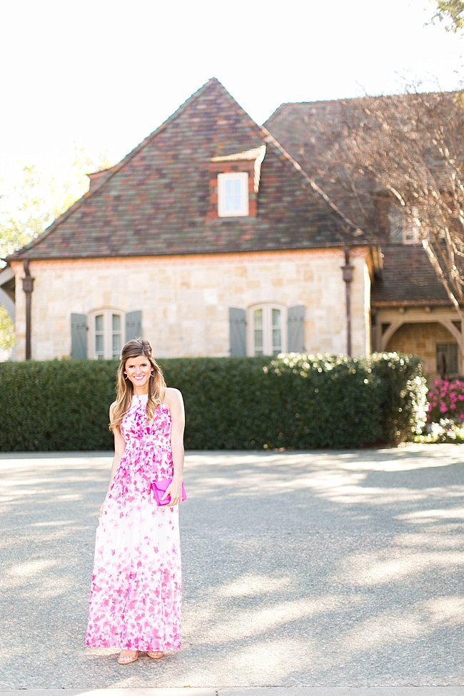 Brighton Keller wearing maxi dress with cork sandals and hot pink bag 