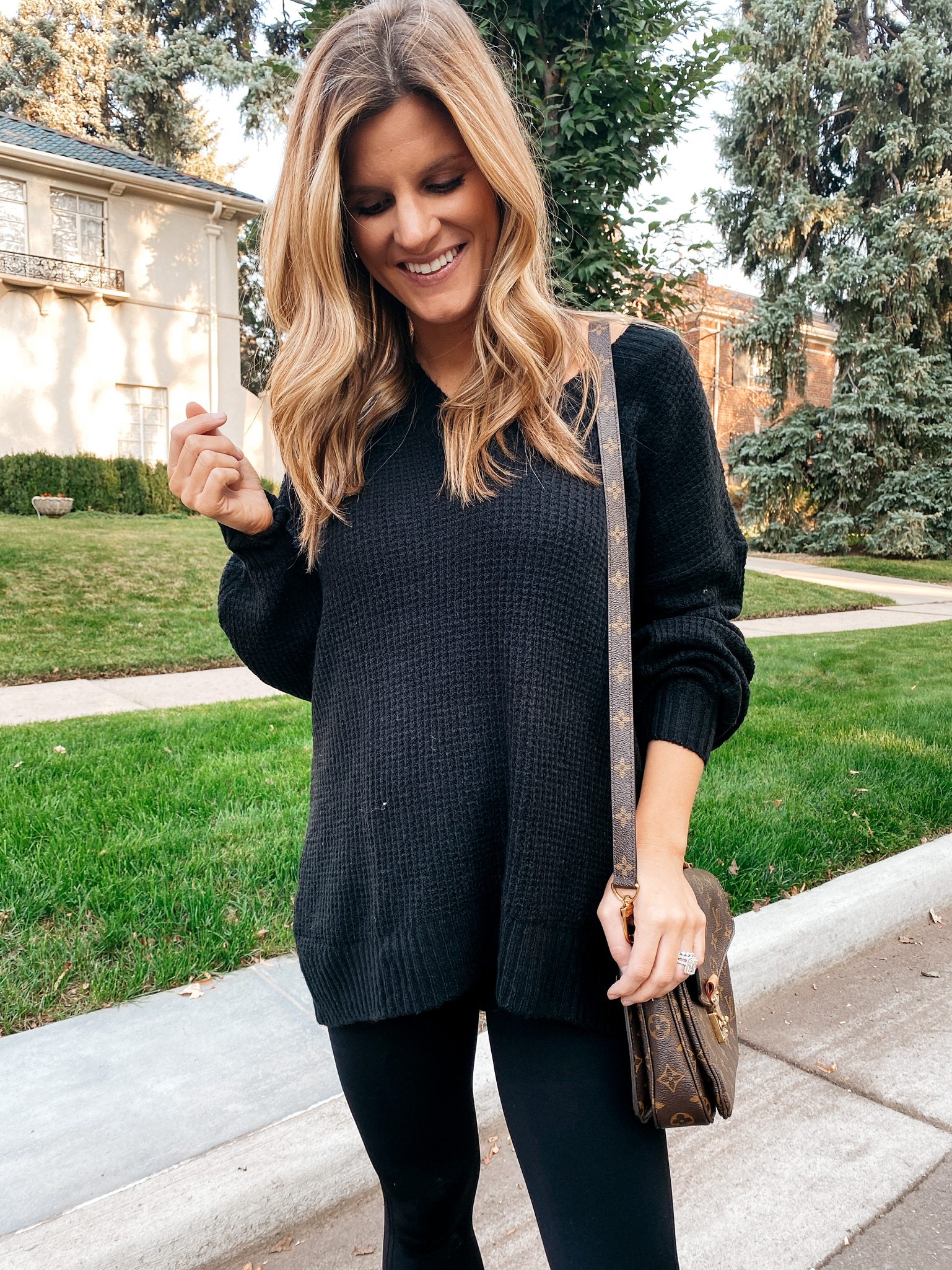 October Favorites American Eagle Top Lululemon Leggings Fall Outfit Inspo