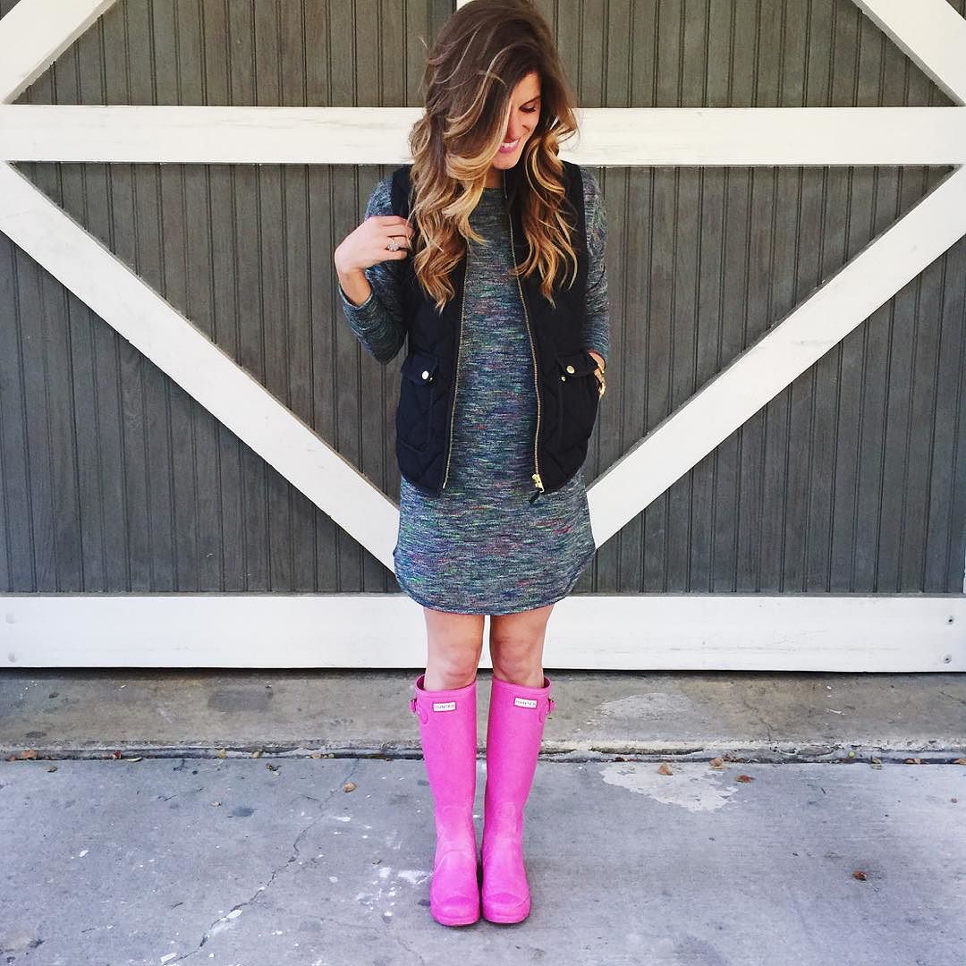 comfy tee dress puffer vest and hunter boots