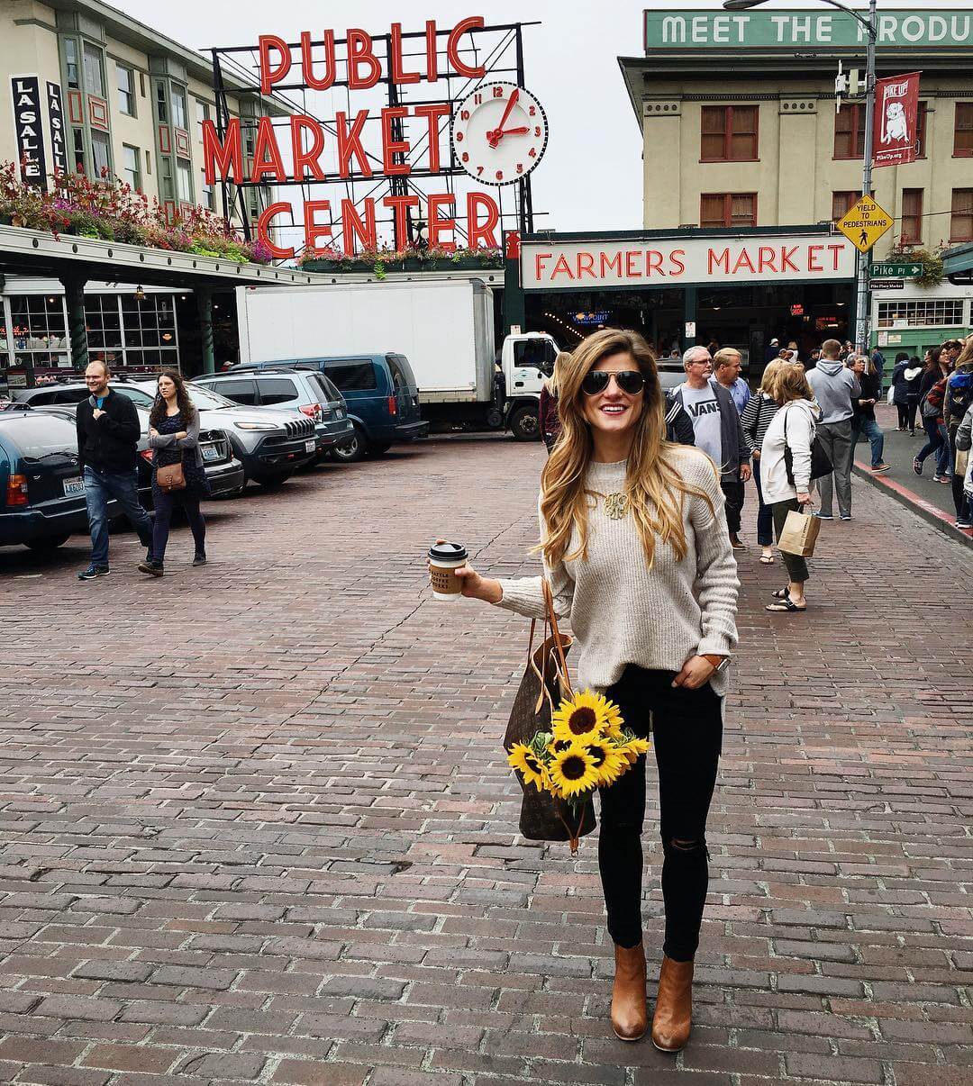 everyday fall outfit with sunflowers