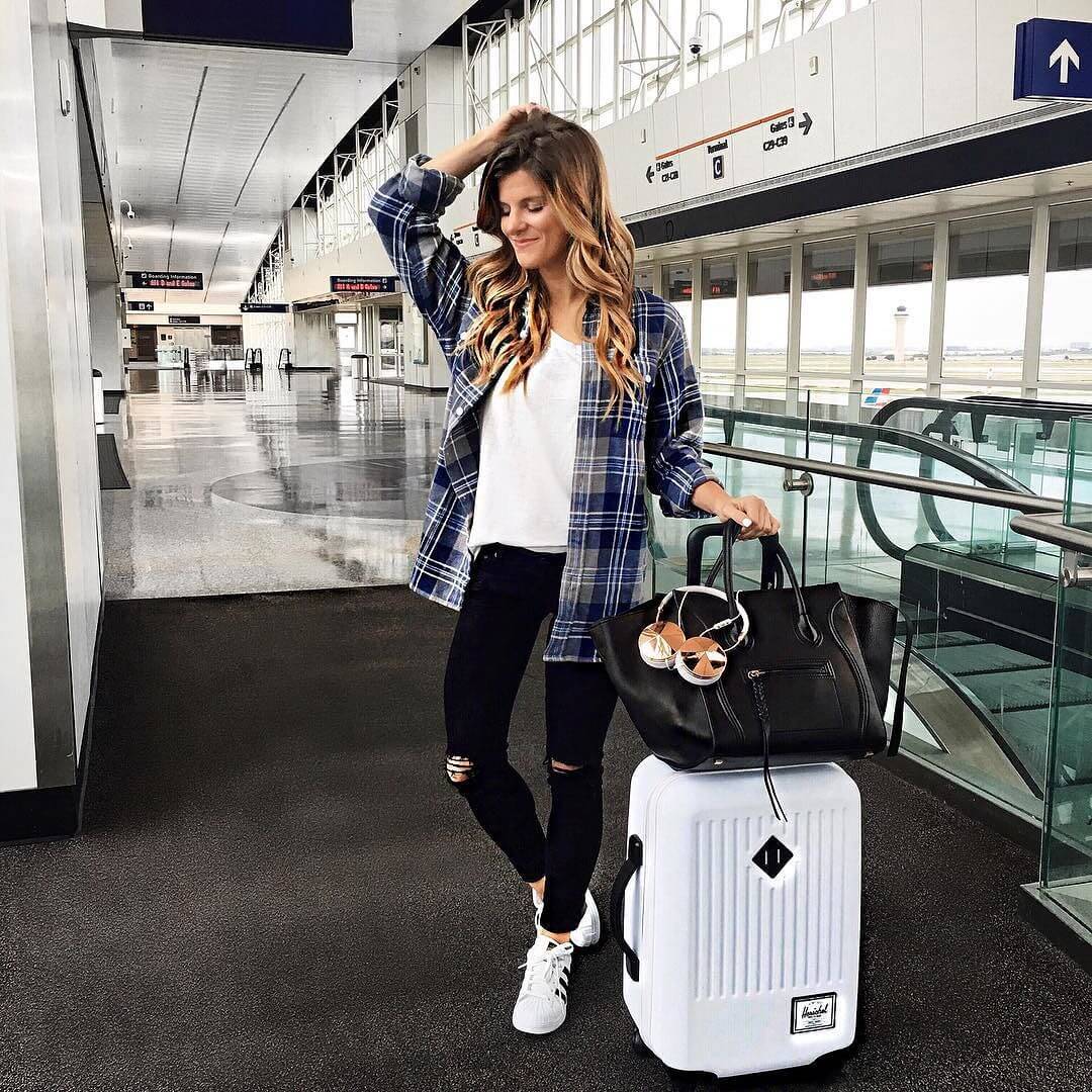 travel airport outfit vermont, black jeans, white tee, plaid flannel shirt, herschel supply co luggage, black jeans travel outfit, airport ootd