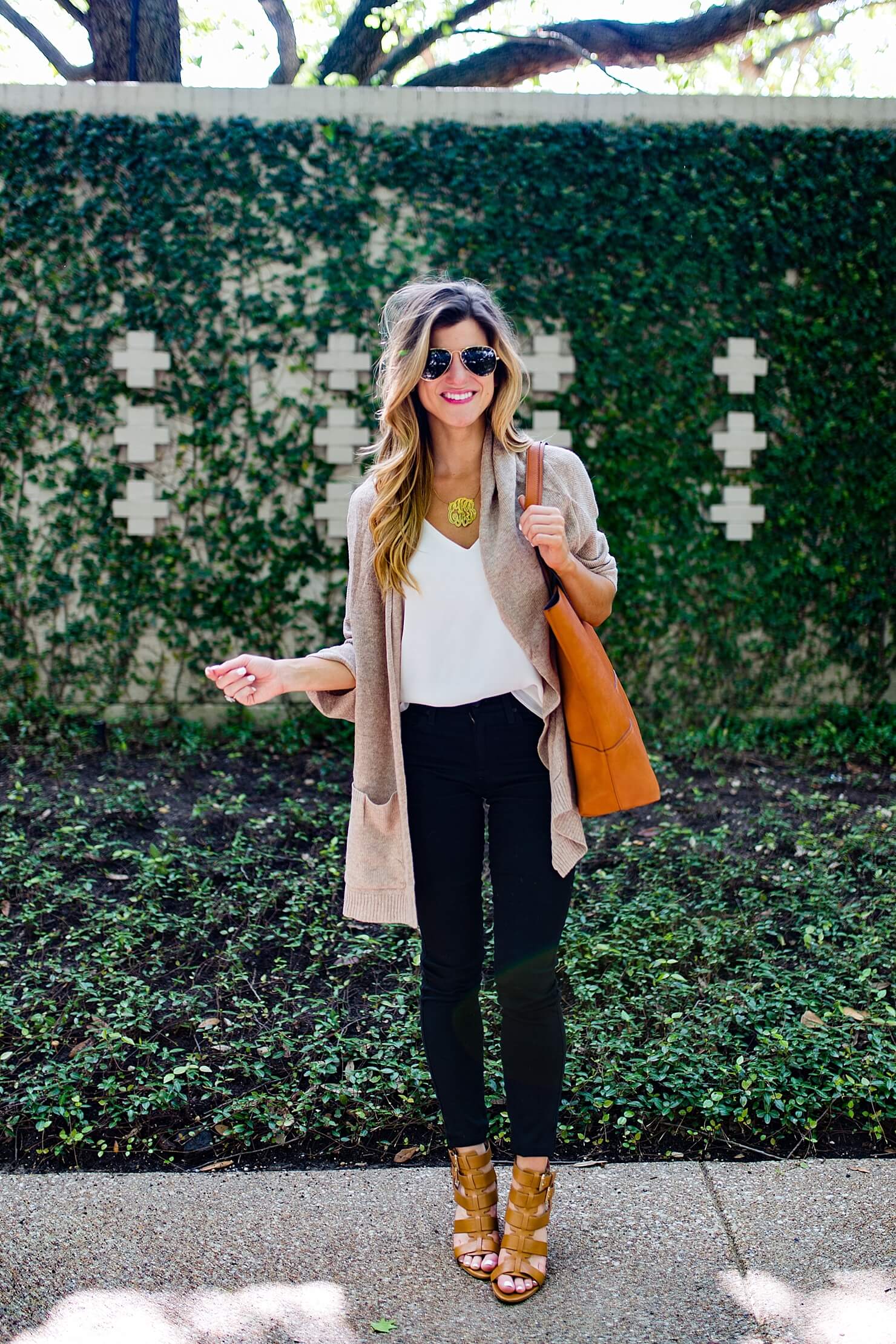 Outfits that go with black jeans best sale