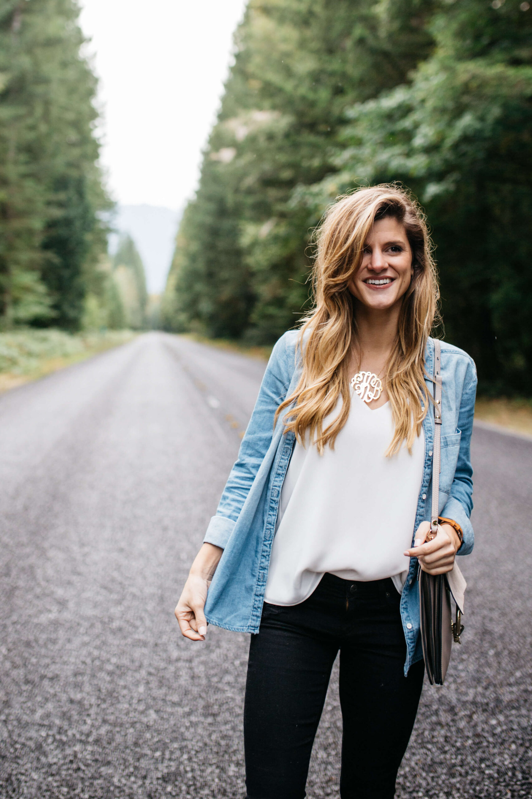 black jeans outfit white tank chambray shirt vince camuto booties seattle-9