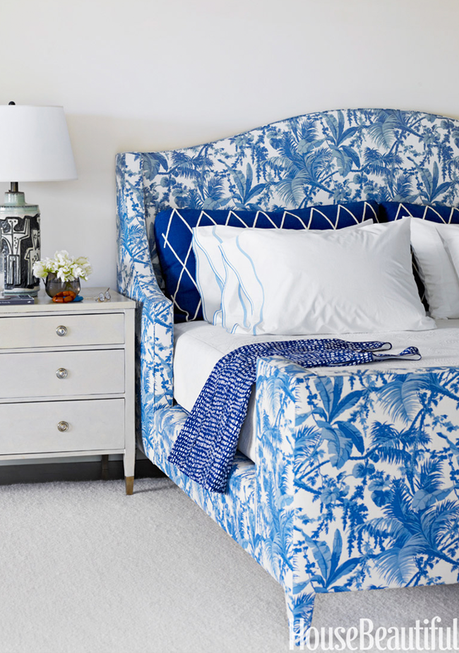 blue-and-white-bedroom-via-house-beautiful Blue and white print bed