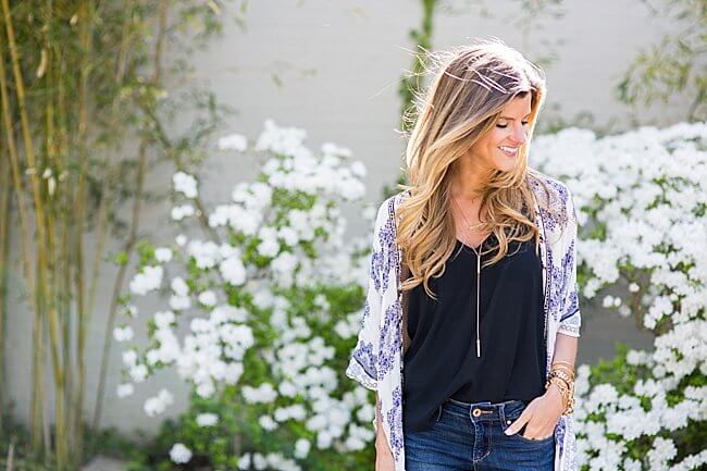 brightontheday close up of kimono and black tank with long gold necklace 