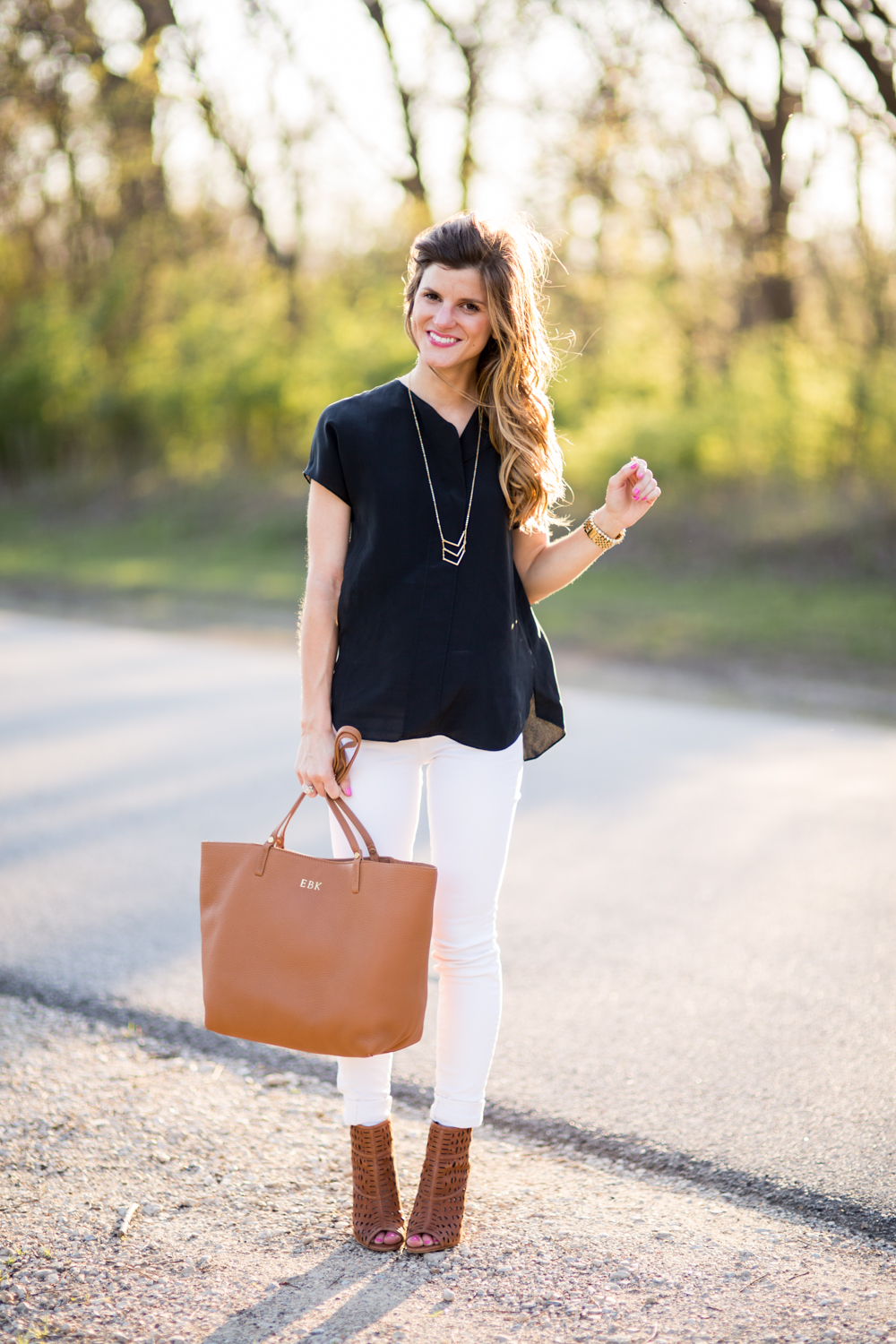 Black Shirt Brown Shoes Chic Summer White Jeans Outfit