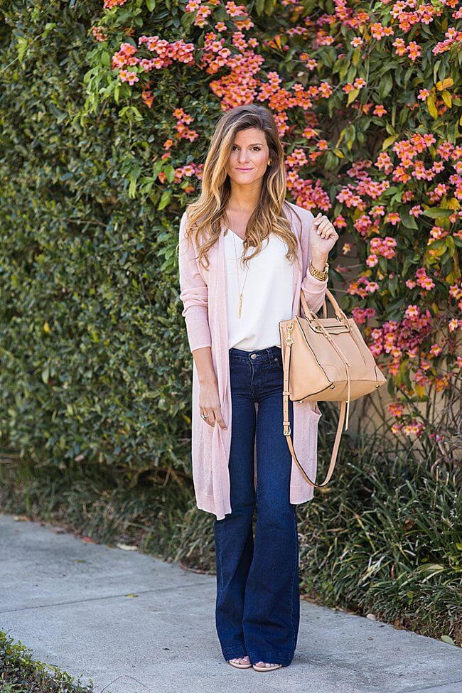 brightontheday styling flared jeans with white tank and pink cardigan 