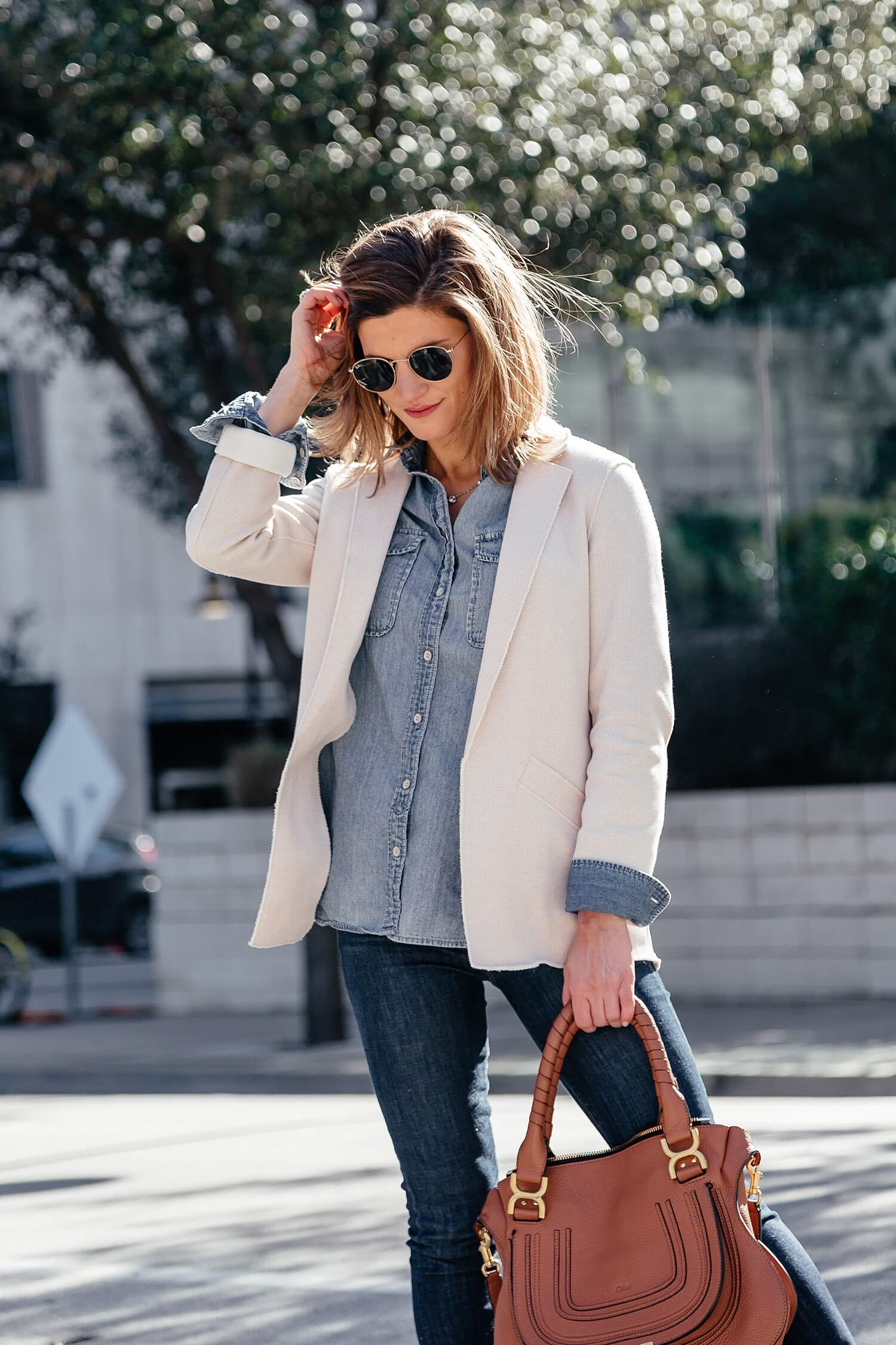 dark jeans chambray shirt chloe maurcie bag in tan