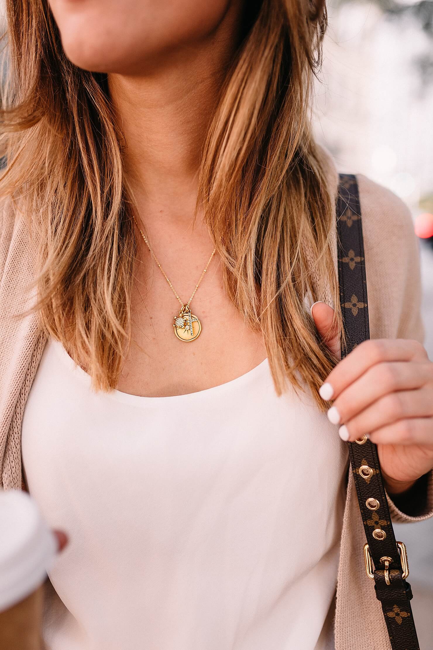 fall outfit, long cream cardigan, white tank, rolled up jeans and brown suede booties 12