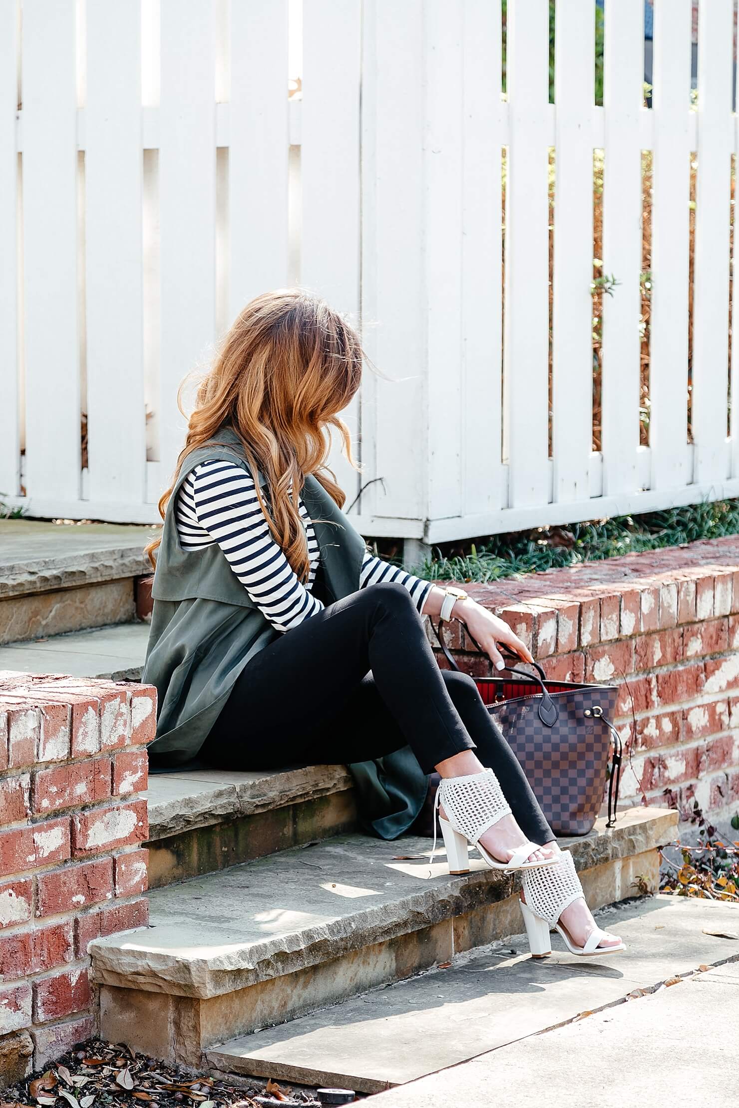 green trench vest, striped tee, black pants, business casual outfit idea, longline sleeveless jacket, black work pants outfit, dee keller blake sandal