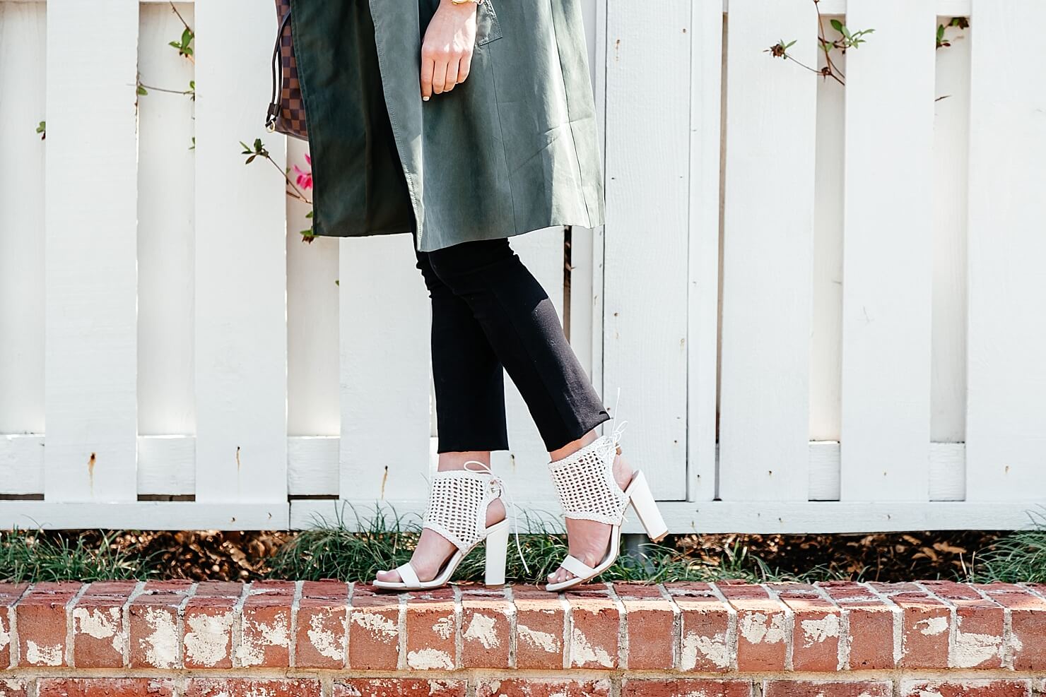 green trench vest, striped tee, black pants, business casual outfit idea, longline sleeveless jacket, black work pants outfit, dee keller blake sandal