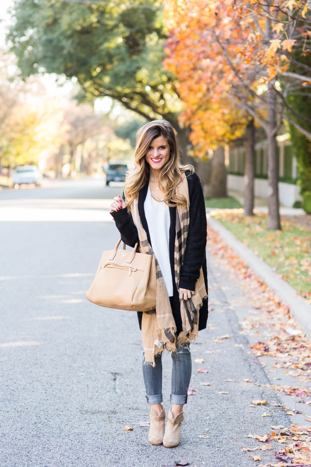 grey jeans outfit