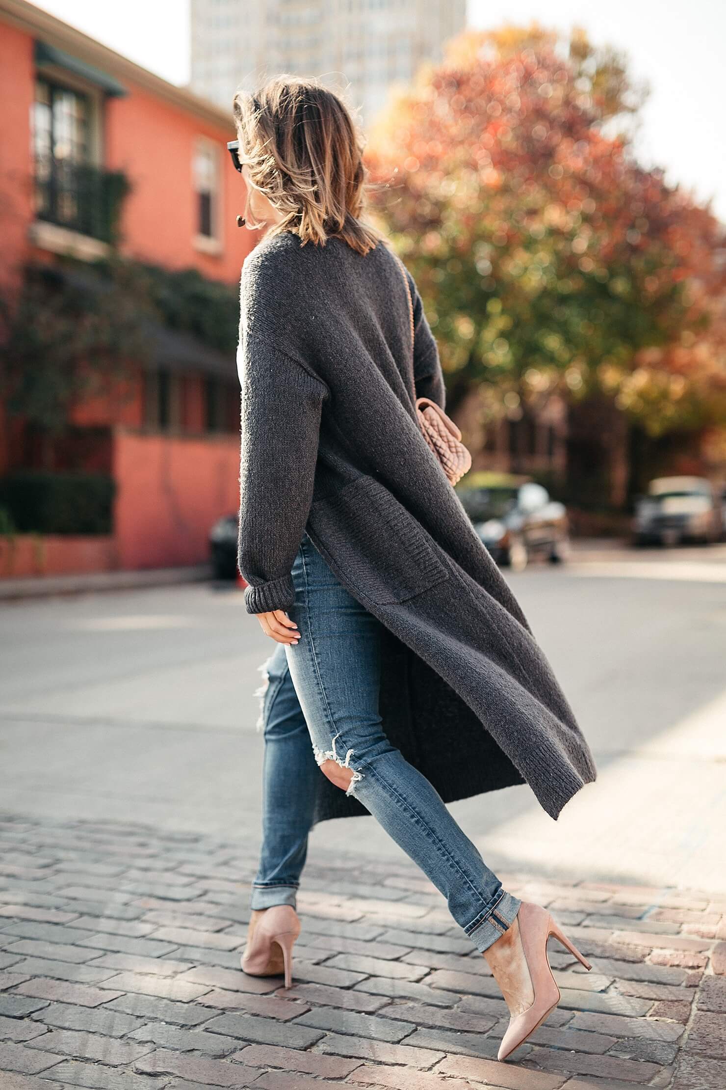 long grey duster outfit with white Monrow tee and dee keller portia pumps in pink suede