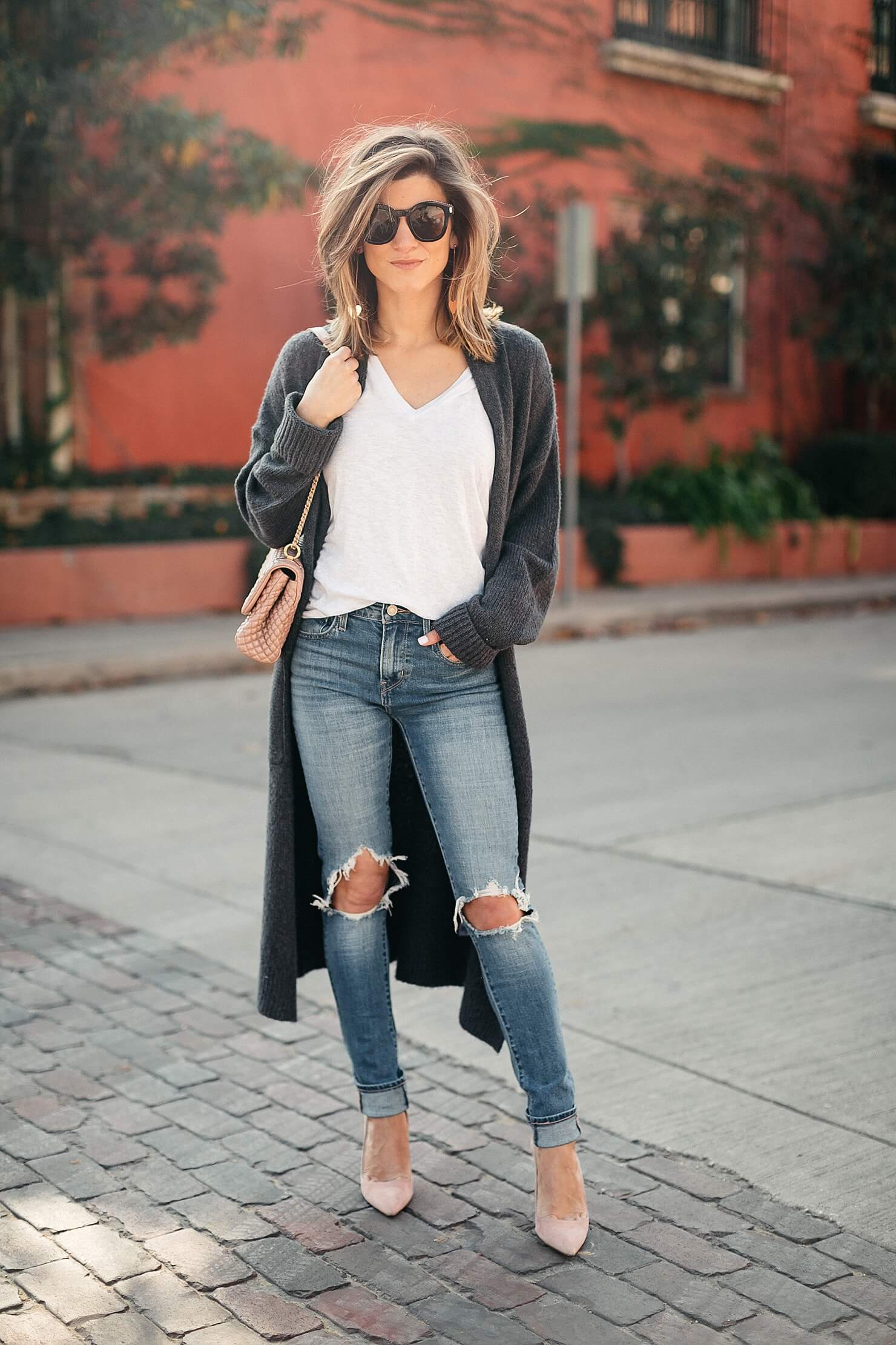 long grey duster outfit with white Monrow tee and Levi's high-rise 721 denim, dee keller portia pumps in pink suede