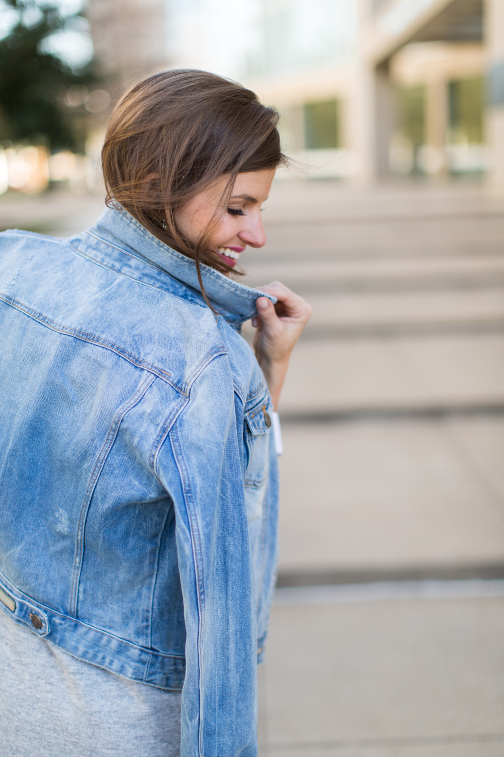 winter white jeans outfit, white jeans and grey sweater, white jeans and denim jacket, how to wear white jeans after labor day