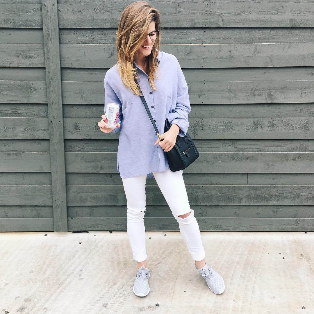 white jeans and sneakers