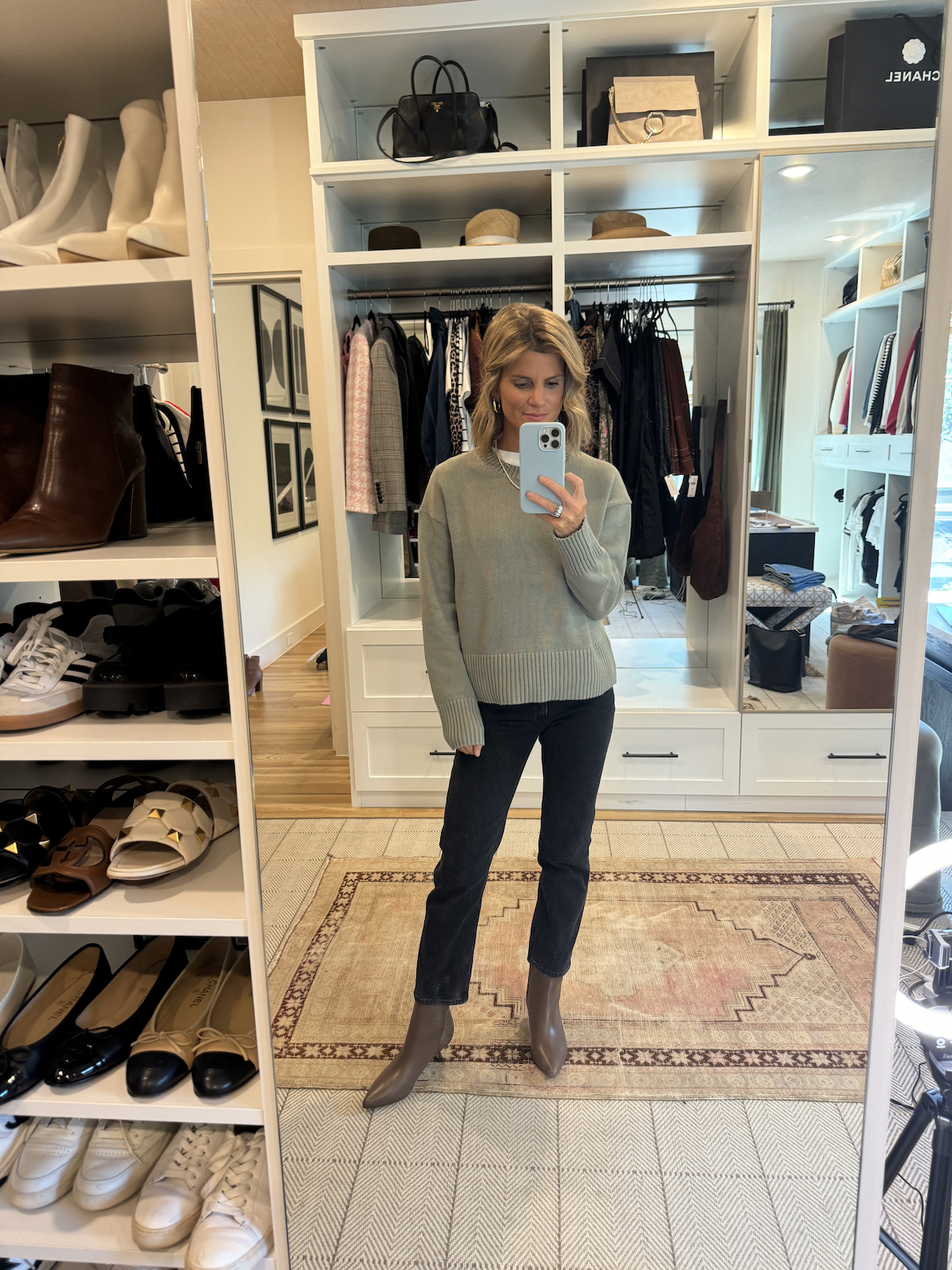 brighton butler looks of the week fall 2024 - everlane sweater